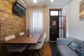 Host Wise - Lovely & Cozy House - Prime Location